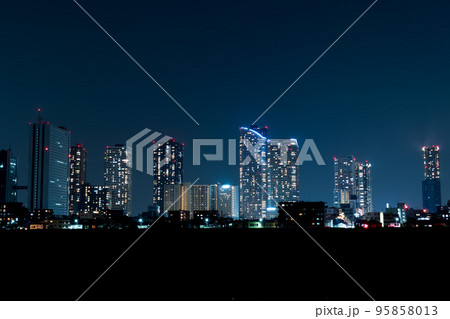 夜の武蔵小杉マンション群 夜の武蔵小杉マンション群 95858013