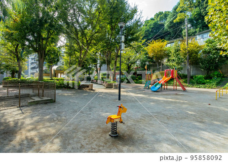東京都港区立の狸穴公園 95858092