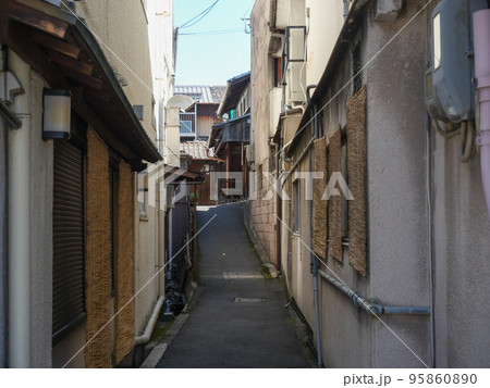 狭い路地(Japanese alley) 95860890