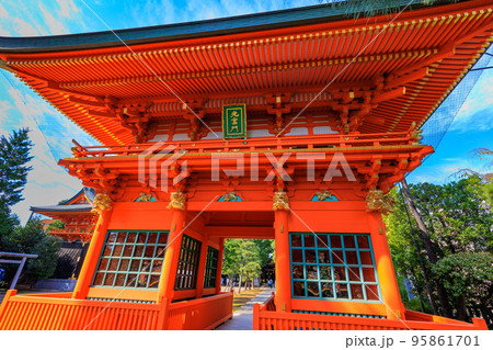 東京 新宿区にある穴八幡宮 光松門 東京 新宿区にある穴八幡宮 光松門 95861701