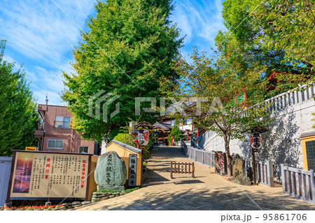 東京 新宿区 穴八幡宮の隣りにある放生寺 東京 新宿区 穴八幡宮の隣りにある放生寺 95861706