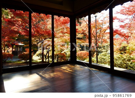 紅葉が美しい文知摺観音「水月庵」 95861769