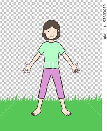 一位中年婦女赤腳站在草地上張開雙臂,一位阿姨站著 一位中年婦女赤腳站在草地上張開雙臂,一位阿姨站著 95863059