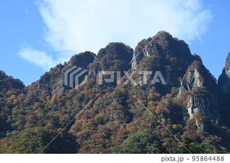 白雲山の紅葉 95864488