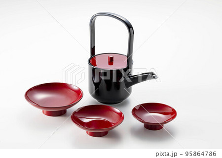 日本の伝統的な屠蘇器 95864786