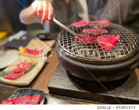 焼肉屋で肉奉行担当 95865473