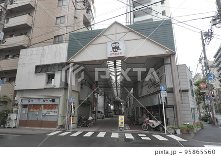 レトロな商店街【佐竹商店街】の入り口(東京都台東区) レトロな商店街【佐竹商店街】の入り口(東京都台東区) 95865560