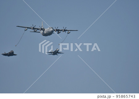 在日米軍機の空中給油 95865743