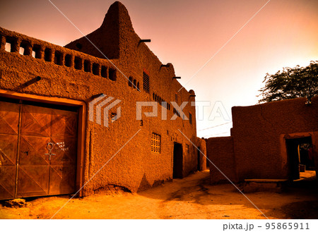 At the streets of Agadez old city, Niger 95865911