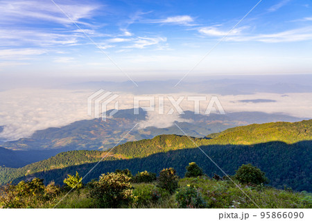 Beautiful landscape view of northern mountain ranges of Thailand seen from the top of Kew Mae Pan Nature Trail 95866090