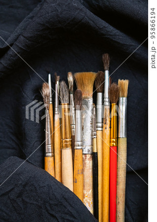 Artist paintbrushes. Artistic brushes, closeup. 95866194