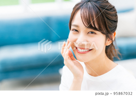 若い女性のビューティ 95867032