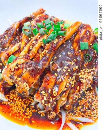 中国料理の冷菜・よだれ鶏(口水鶏) 中国料理の冷菜・よだれ鶏(口水鶏) 95867600