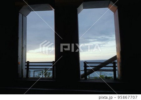 不穏な空 不穏な空 95867707