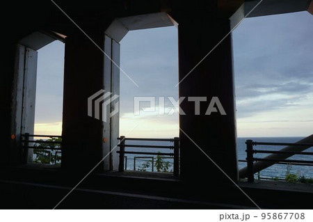 不穏な空 95867708