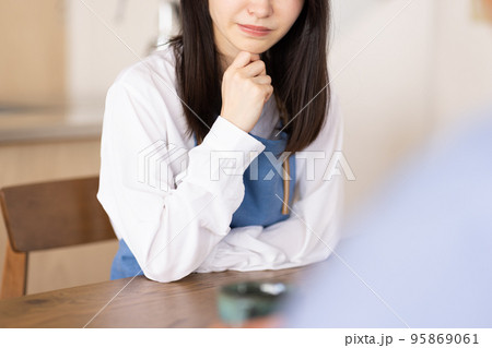 不機嫌な女性 不機嫌な女性 95869061