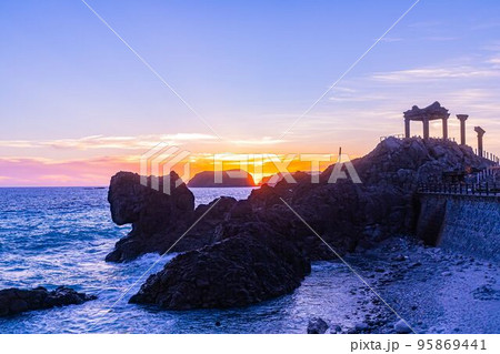 【夕景】新島 湯の浜露天温泉 【夕景】新島 湯の浜露天温泉 95869441