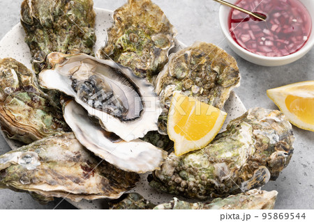 Fresh oysters with lemons Fresh oysters with lemons 95869544