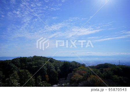 早朝・鐘の鳴る展望台から奈良盆地方面 早朝・鐘の鳴る展望台から奈良盆地方面 95870543