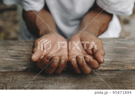 Male wrinkled hands, old man is wearing 95871894