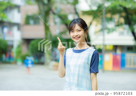 保育士　公園 95872103