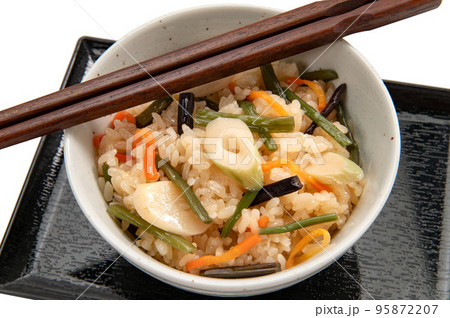 手作りの山菜おこわ 95872207