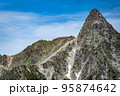 槍ヶ岳小屋と槍ヶ岳 95874642