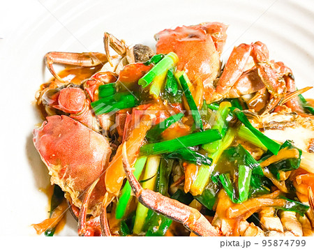 中国家庭料理・姜葱炒河蟹(川蟹の葱生姜炒め) 中国家庭料理・姜葱炒河蟹(川蟹の葱生姜炒め) 95874799