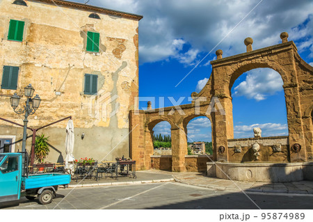 Pitigliano fountain, cityscape square corner, Tuscany, Italy 95874989