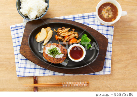 和風ハンバーグ　ハンバーグ 95875586