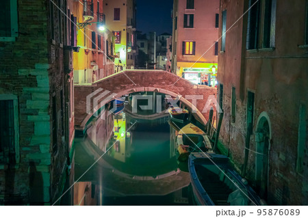 Peaceful Canal scenary in romantic Venice at springtime, Italy Peaceful Canal scenary in romantic Venice at springtime, Italy 95876089
