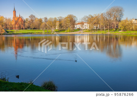 Peaceful city park and church on the lake Druskonis reflection, lithuania 95876266
