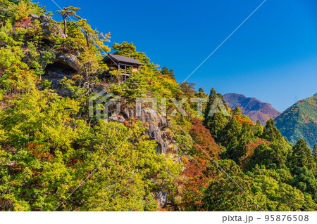 （山形県）秋の宝珠山立石寺（山寺） 95876508