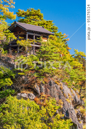 （山形県）秋の宝珠山立石寺（山寺） 95876514