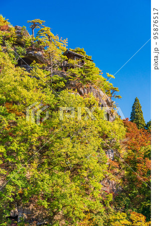 (山形県)秋の宝珠山立石寺(山寺) (山形県)秋の宝珠山立石寺(山寺) 95876517