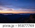 槍ヶ岳から見る夜明けの富士山 95877769