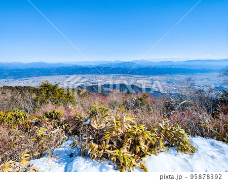 初冬の鍬ノ峰登山(山頂から大町市街地方面の眺め) 初冬の鍬ノ峰登山(山頂から大町市街地方面の眺め) 95878392