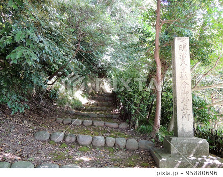 鶴岡八幡宮 明治天皇御野立所入口 鶴岡八幡宮 明治天皇御野立所入口 95880696