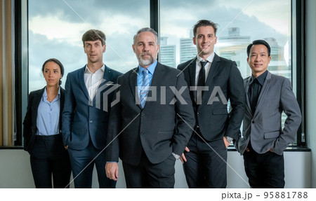 Business people working and meeting 95881788