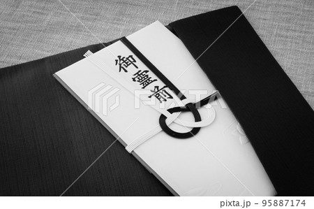 香典袋　左上　左開き　袱紗　不祝儀袋　御霊前 95887174