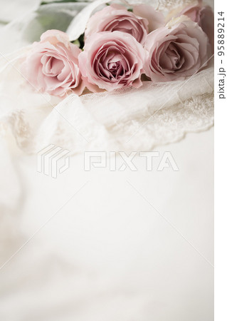 ピンクのバラの花　結婚式のイメージ素材 95889214