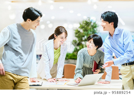 ビジネス　若い 95889254