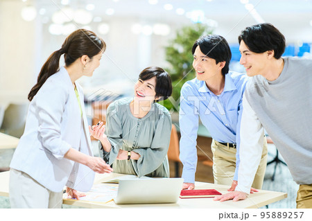 ビジネス　若い 95889257