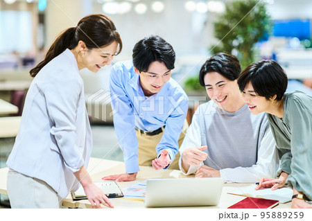 ビジネス　若い 95889259