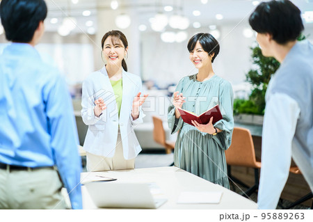 ビジネス　若い 95889263