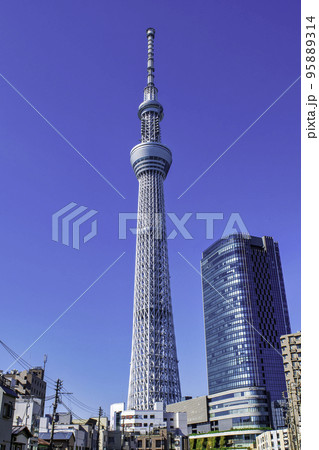東京スカイツリー 北十間川に架かる西十間橋(にしじゅっけんばし)からの風景 東京スカイツリー 北十間川に架かる西十間橋(にしじゅっけんばし)からの風景 95889314