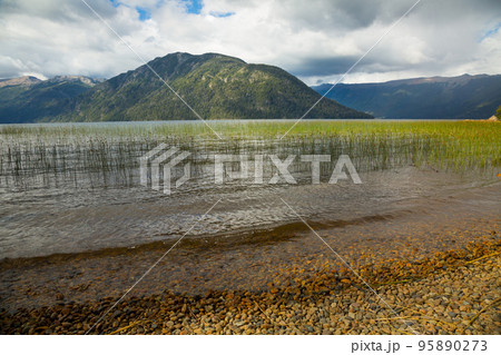 Lago Mascardi view 95890273