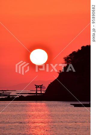 虫明・長島の朝日 95890682