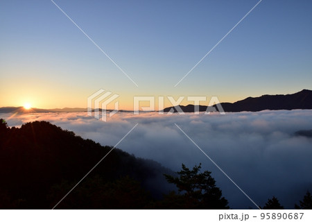 野迫川村の雲海 95890687