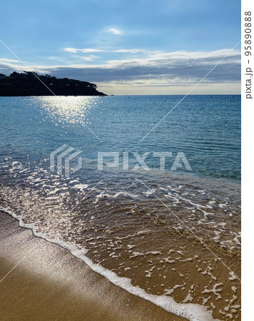 ヨーロッパにある落ち着いた雰囲気の浜辺 ヨーロッパにある落ち着いた雰囲気の浜辺 95890888